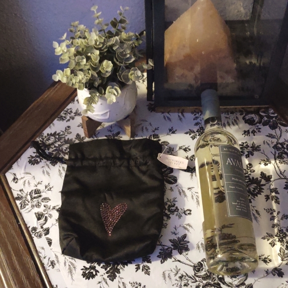 Victoria's secret satin heart rhinestone lingerie bag - Picture 4 of 8